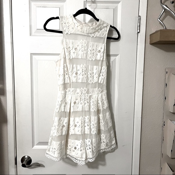 ASTR Anthropologie Lace Mesh Cream Colored Romper Jumpsuit Sz S - Picture 1 of 6